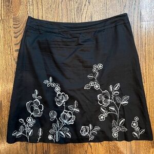 Covington Woman Black White Embroidered Floral Skirt Sz 18w